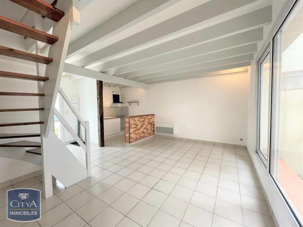 Appartement à louer 2 pièces 53.33m² Coutras (33230)