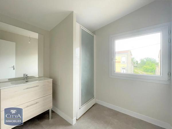 Appartement à louer 2 pièces 53.33m² Coutras (33230)