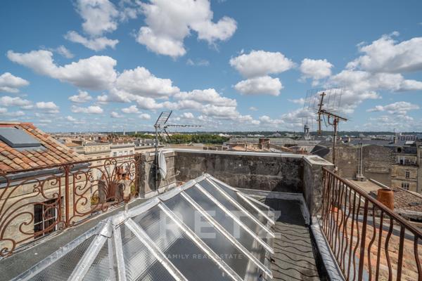 BORDEAUX – GRAND THÉÂTRE – APPARTEMENT EN DUPLEX – À RÉNOVER