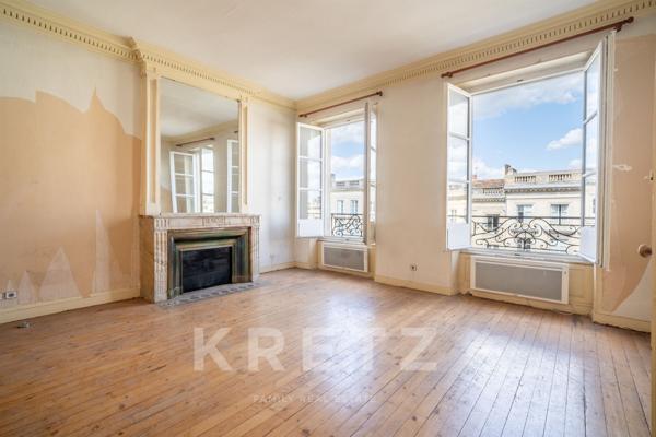 BORDEAUX – GRAND THÉÂTRE – APPARTEMENT EN DUPLEX – À RÉNOVER