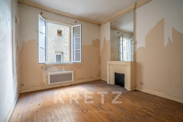 BORDEAUX – GRAND THÉÂTRE – APPARTEMENT EN DUPLEX – À RÉNOVER