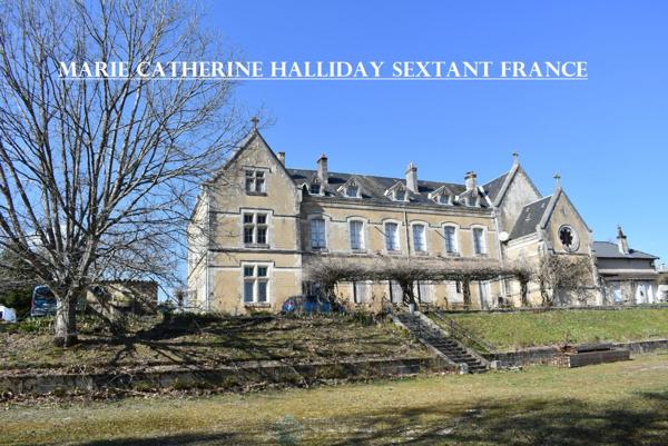 EXCEPTIONNEL ET RARE CHATEAU COUVENT SUR UN TERRAIN DE 3 HA