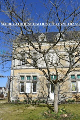 EXCEPTIONNEL ET RARE CHATEAU COUVENT SUR UN TERRAIN DE 3 HA