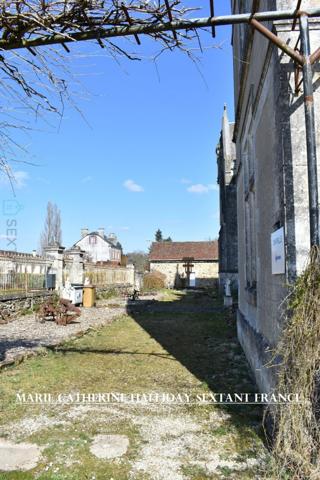 EXCEPTIONNEL ET RARE CHATEAU COUVENT SUR UN TERRAIN DE 3 HA