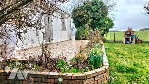 L'étude Notariale GAUME vous propose ce joli pavillon de plain pied avec sa vue dégagée