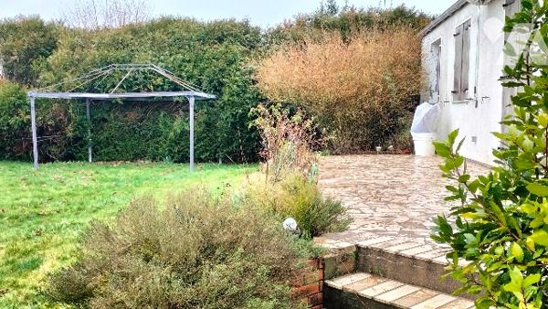 L'étude Notariale GAUME vous propose ce joli pavillon de plain pied avec sa vue dégagée