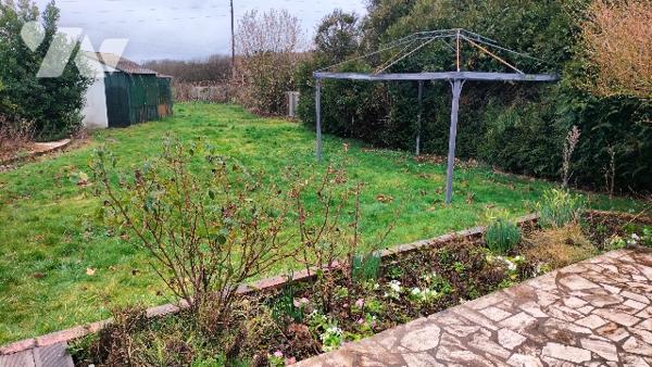 L'étude Notariale GAUME vous propose ce joli pavillon de plain pied avec sa vue dégagée