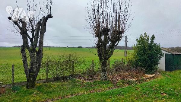 L'étude Notariale GAUME vous propose ce joli pavillon de plain pied avec sa vue dégagée