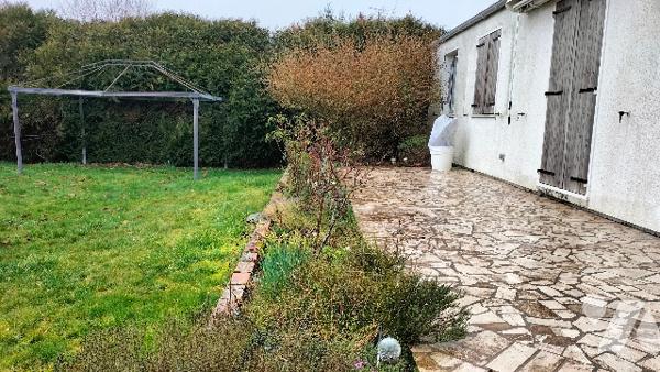 L'étude Notariale GAUME vous propose ce joli pavillon de plain pied avec sa vue dégagée