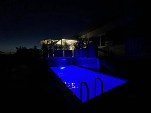 Maison avec Piscine et dépendance plain pied à terminer !