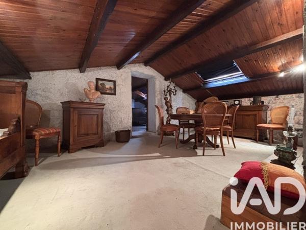 Maison à vendre 10 pièces 213 m² Vallon-Pont-d'Arc