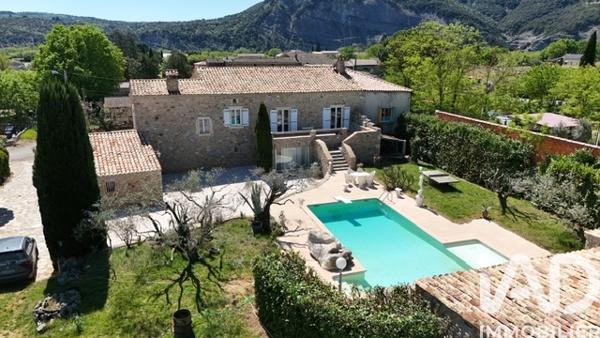Maison à vendre 10 pièces 213 m² Vallon-Pont-d'Arc
