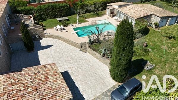 Maison à vendre 10 pièces 213 m² Vallon-Pont-d'Arc