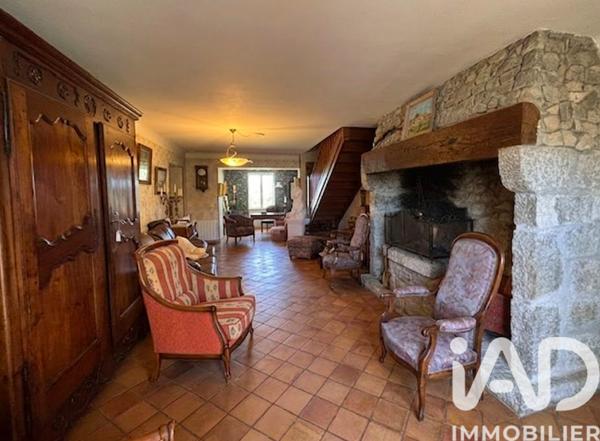 Maison à vendre 10 pièces 213 m² Vallon-Pont-d'Arc