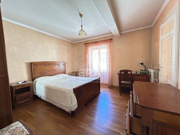 A vendre à Périgueux (24000) charmante MAISON de ville de type 5