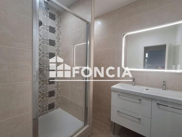 Location Appartement 4 pièces 84.85 m² - 30 RUE PAPIN Nimes 30000