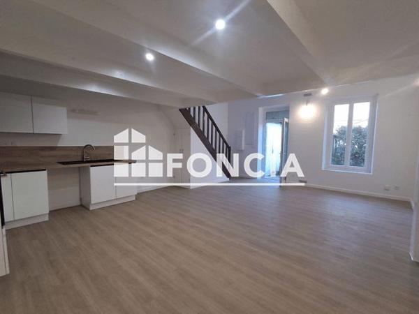 Location Appartement 4 pièces 84.85 m² - 30 RUE PAPIN Nimes 30000