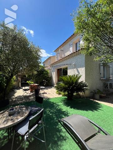 Maison d'environ 86 m² sur un terrain  clos et arboré de 355 m².