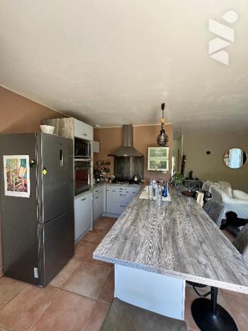 Maison d'environ 86 m² sur un terrain  clos et arboré de 355 m².