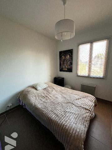 Maison d'environ 86 m² sur un terrain  clos et arboré de 355 m².