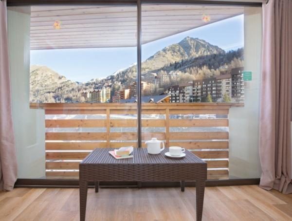 INVESTISSEMENT LOCATIF – ISOLA – Résidence de tourisme Sowell - New Chastillon - 6,18% de rentabilité