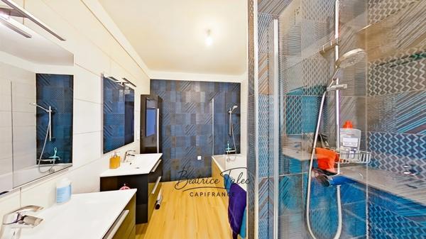 LE LAVANDOU — VILLA T4 CONTEMPORAINE & PROVENÇALE — VUE PANORAMIQUE — PISCINE — QUARTIER RÉSIDENTIEL PRISÉ CAVALIERE 1 135 000 € — 150 m² — Terrain 660 m² — DPE A