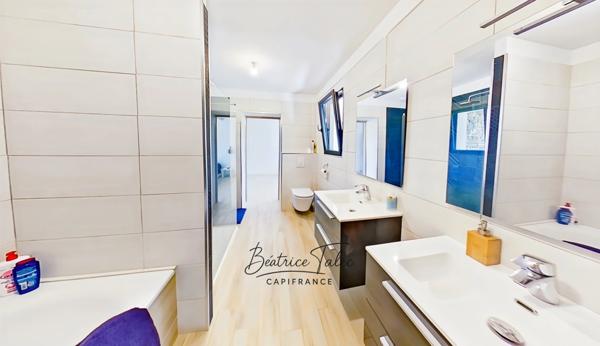 LE LAVANDOU — VILLA T4 CONTEMPORAINE & PROVENÇALE — VUE PANORAMIQUE — PISCINE — QUARTIER RÉSIDENTIEL PRISÉ CAVALIERE 1 135 000 € — 150 m² — Terrain 660 m² — DPE A