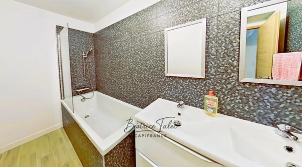 LE LAVANDOU — VILLA T4 CONTEMPORAINE & PROVENÇALE — VUE PANORAMIQUE — PISCINE — QUARTIER RÉSIDENTIEL PRISÉ CAVALIERE 1 135 000 € — 150 m² — Terrain 660 m² — DPE A