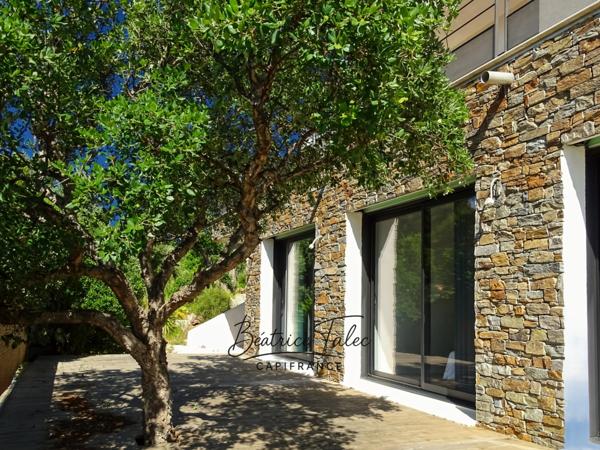 LE LAVANDOU — VILLA T4 CONTEMPORAINE & PROVENÇALE — VUE PANORAMIQUE — PISCINE — QUARTIER RÉSIDENTIEL PRISÉ CAVALIERE 1 135 000 € — 150 m² — Terrain 660 m² — DPE A