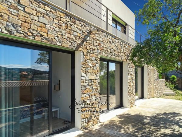 LE LAVANDOU — VILLA T4 CONTEMPORAINE & PROVENÇALE — VUE PANORAMIQUE — PISCINE — QUARTIER RÉSIDENTIEL PRISÉ CAVALIERE 1 135 000 € — 150 m² — Terrain 660 m² — DPE A