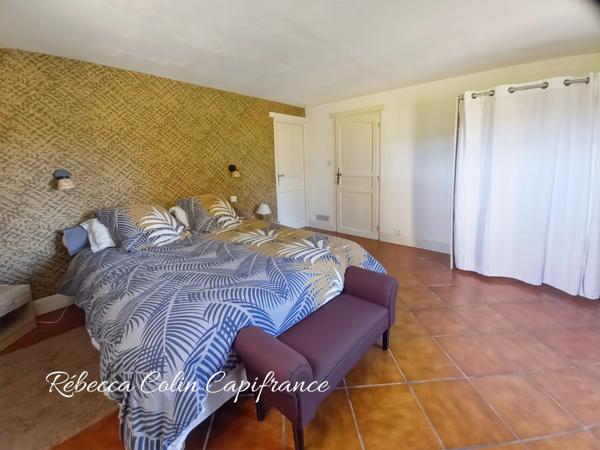 Maison et gîte avec piscine proche de MONTIGNAC (24)