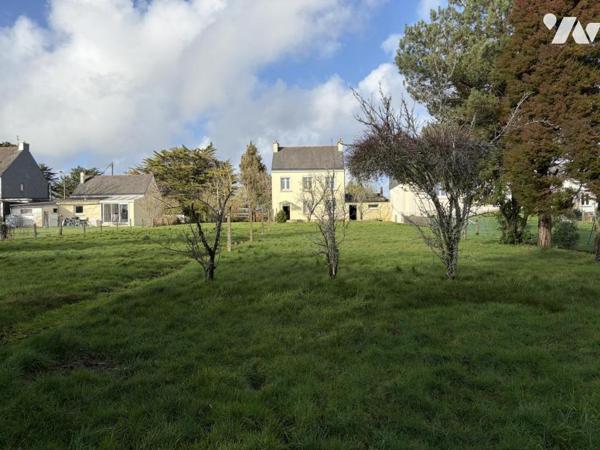 BAUD Entrée de ville: terraine de 1990 m² Ub avec maison à rénover 