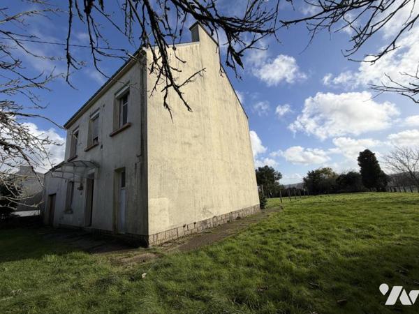 BAUD Entrée de ville: terraine de 1990 m² Ub avec maison à rénover 