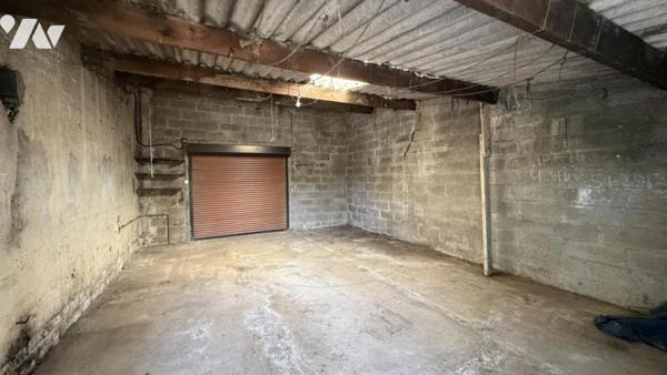 BAUD Entrée de ville: terraine de 1990 m² Ub avec maison à rénover 