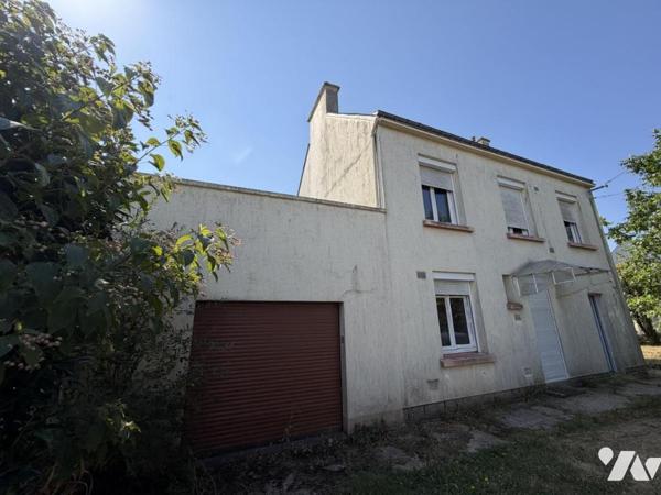 BAUD Entrée de ville: terraine de 1990 m² Ub avec maison à rénover 
