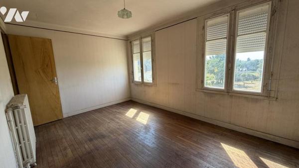 BAUD Entrée de ville: terraine de 1990 m² Ub avec maison à rénover 
