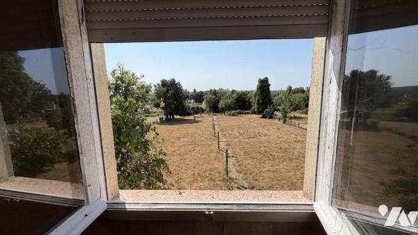 BAUD Entrée de ville: terraine de 1990 m² Ub avec maison à rénover 