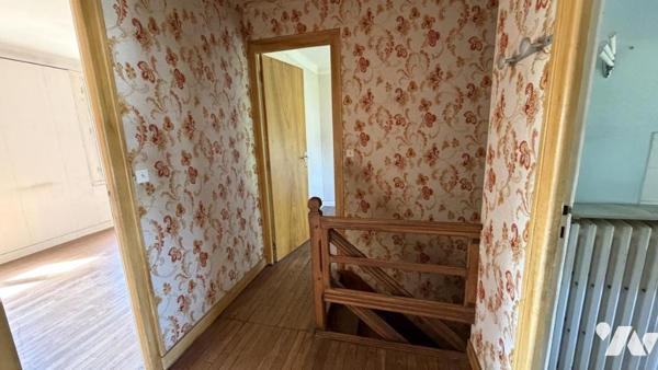 BAUD Entrée de ville: terraine de 1990 m² Ub avec maison à rénover 