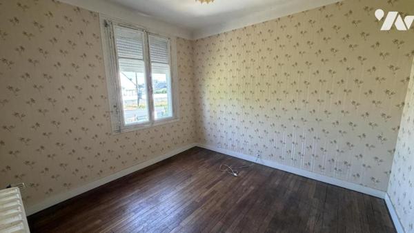 BAUD Entrée de ville: terraine de 1990 m² Ub avec maison à rénover 
