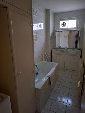 BORDEAUX CAUDÉRAN ? APPARTEMENT T5 AU DERNIER ÉTAGE DANS UNE RÉSIDENCE CONFIDENTIELLE AVEC BOX ET CAVE