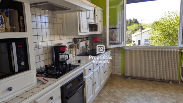 NONTRON : Maison saine (DPE D), 100 m² habitables + Garage XXL de 41 m² !