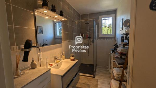 NONTRON : Maison saine (DPE D), 100 m² habitables + Garage XXL de 41 m² !