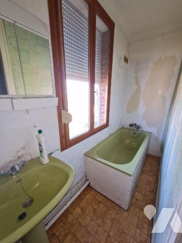 BEAUCAMPS LE VIEUX - Commodités et écoles sur place, maison d'habitation à rénover édifiée sur ...