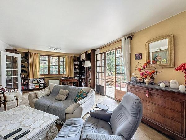 Maison familiale en impasse  Calme et nature à proximité immédiate de la coulée verte!