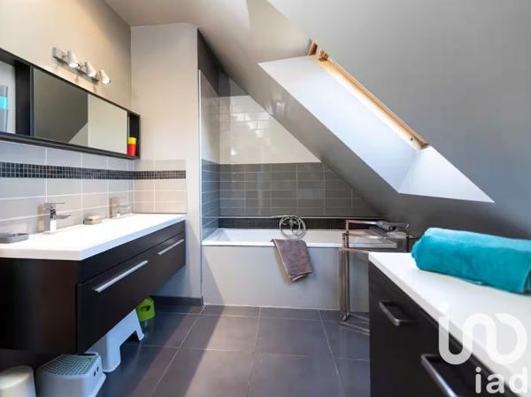 Maison traditionnelle 5 pièces de 153 m² à Cancale (35260)