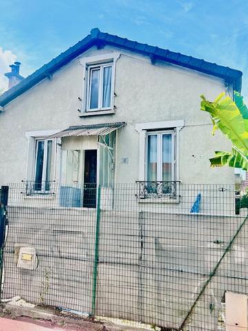 MAISON DUGNY-LE BOURGET -94M2 HABITABLES -300M2 TERRAIN