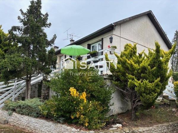 Maison traditionnelle avec 3 chambres et appartement indépendant au RDC sur terrain de 1200 m2