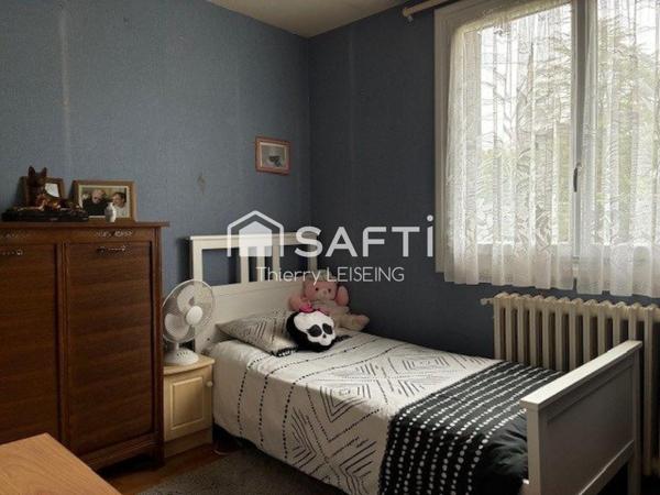 Maison traditionnelle avec 3 chambres et appartement indépendant au RDC sur terrain de 1200 m2