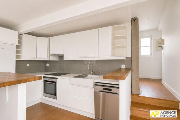 Versailles Saint-Louis Appatement 3 pièces 74.98 m² au sol situé au 2ème étage 435 000 € **  - Référence  28338
