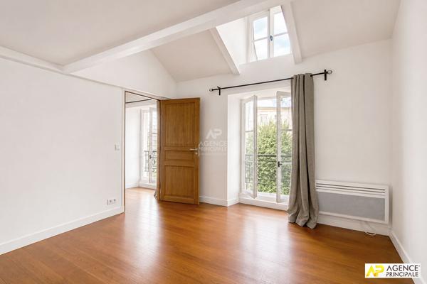 Versailles Saint-Louis Appatement 3 pièces 74.98 m² au sol situé au 2ème étage 435 000 € **  - Référence  28338